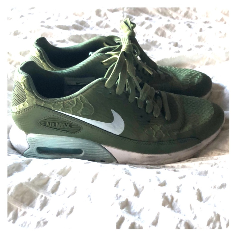 Nike air maxs